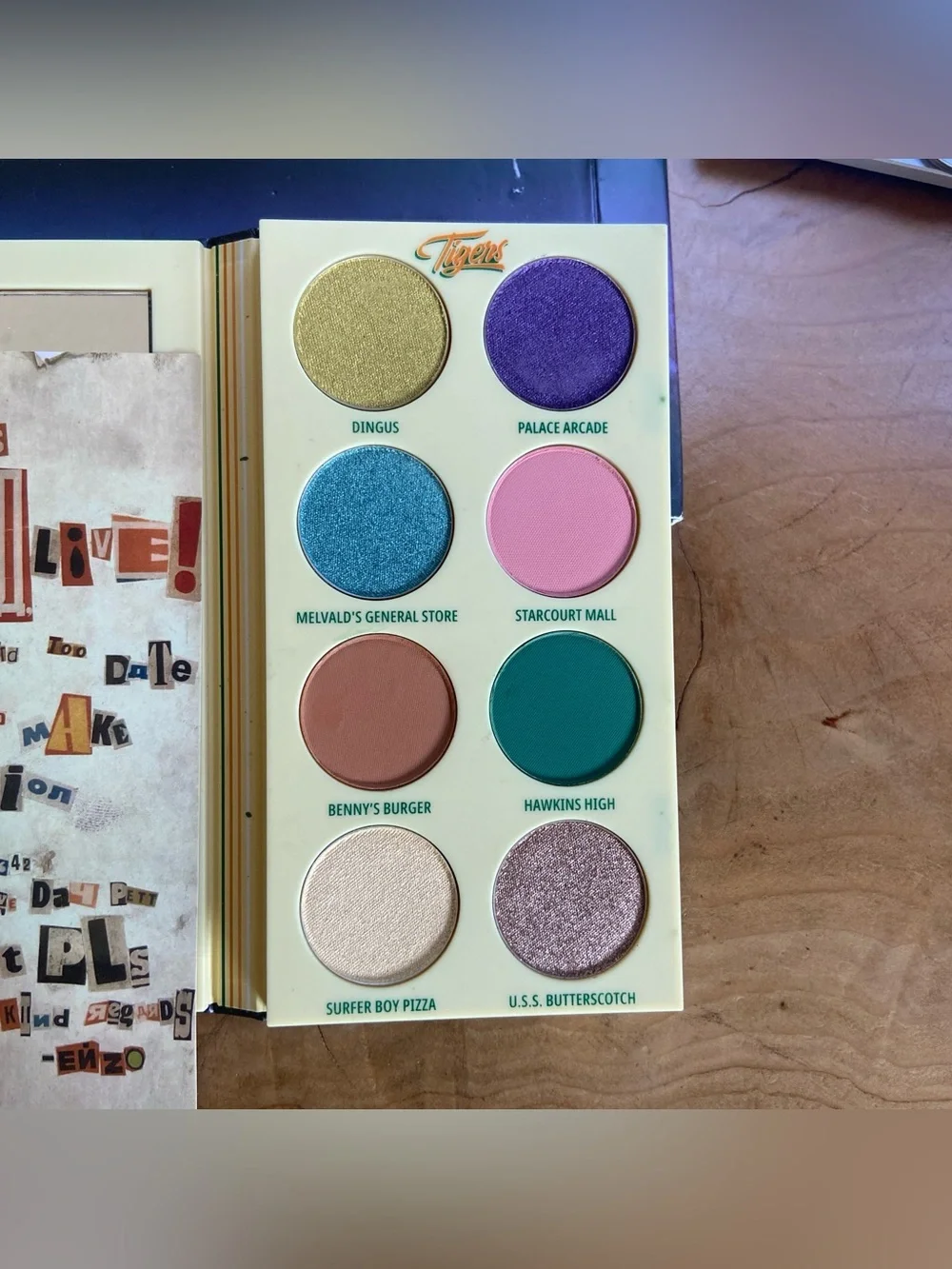 MAC x Stranger Things Limited Edition 2022 The Void Eye Palette